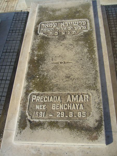 AMAR Precidia fejfája