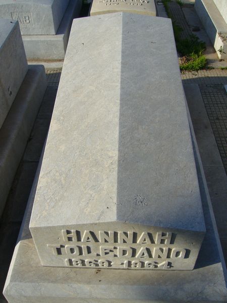מַצֵּבה פון TOLEDANO Hannah