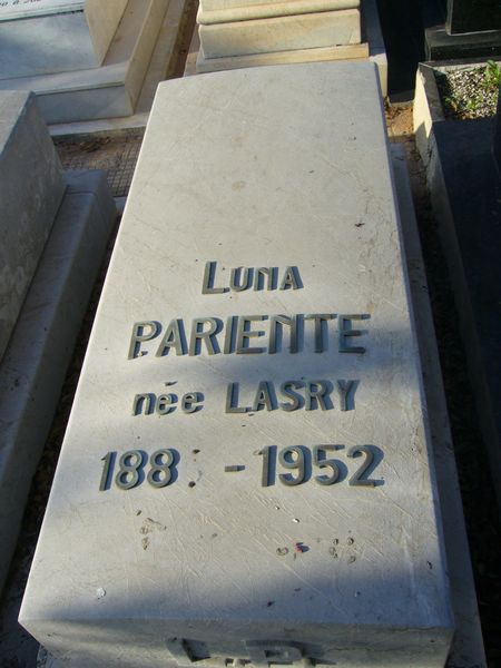 PARIENTE Luna 的墓碑