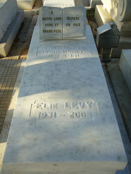 מַצֵּבה פון LEVY Elie