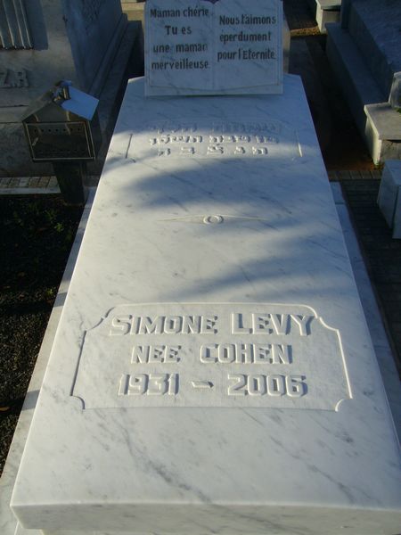 מַצֵּבה פון LEVY Simone