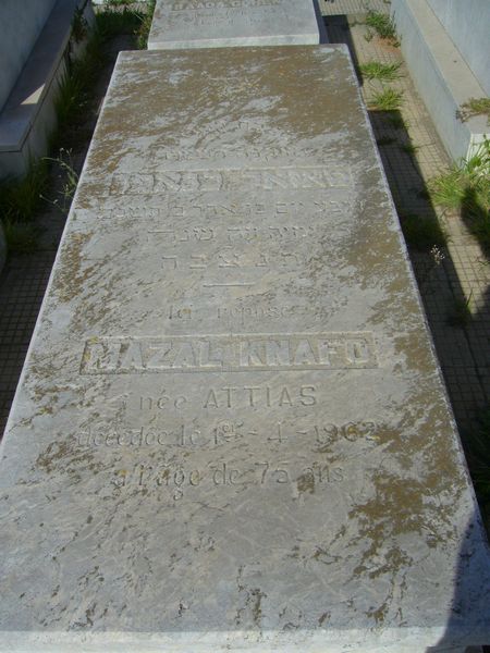 Grafsteen van KNAFO Mazal