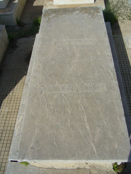 מַצֵּבה פון CONOUY Marie