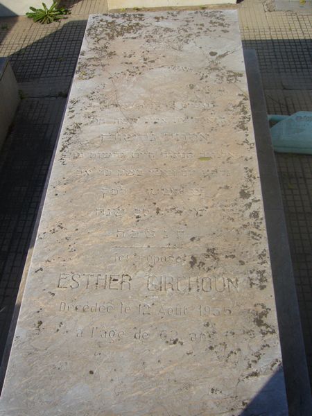 מַצֵּבה פון GIRCHOUN Esther
