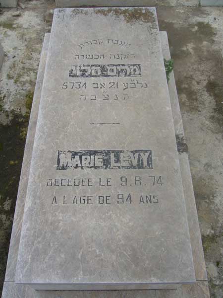 מַצֵּבה פון LEVY Marie
