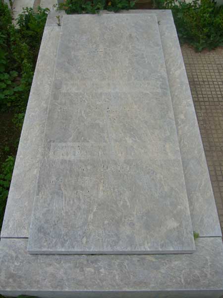 Tombstone of OIKNINE Esther