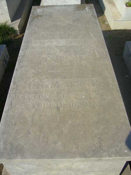 Grafsteen van DERHY Hama