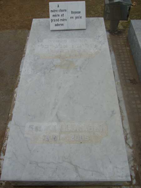 Grafsteen van ELGRABLY Solika