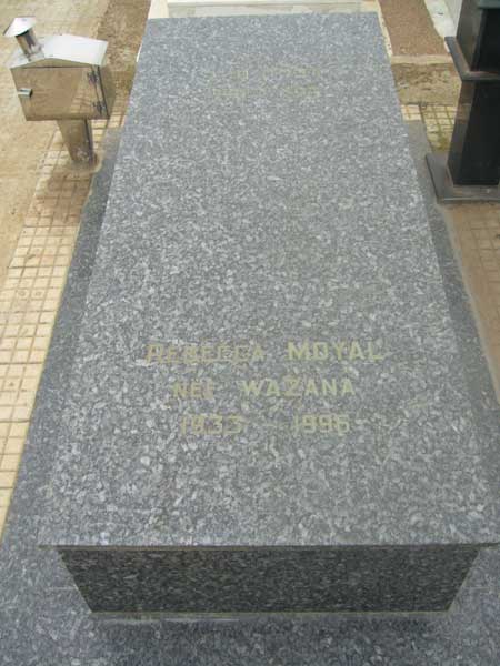Grafsteen van MOYAL Rebecca