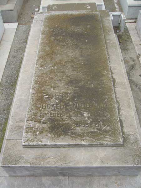 Stèle de NIDDAM Gracia