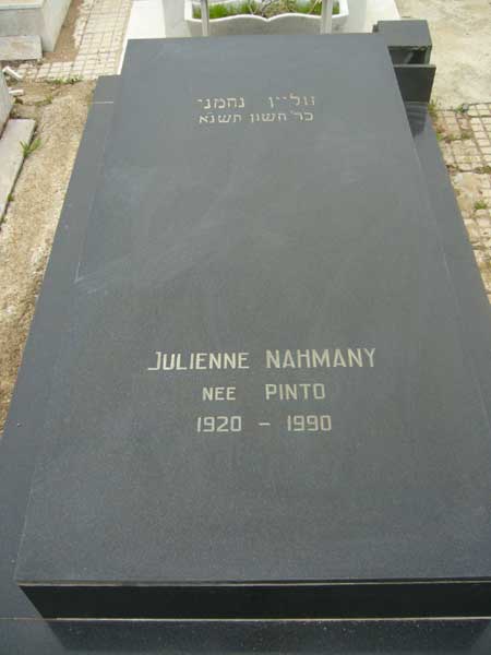 מַצֵּבה פון NAHMANY Julienne
