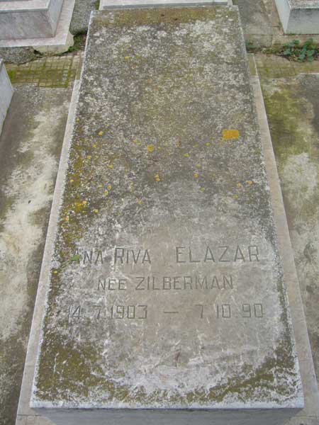 Estela de ELAZAR Ana Riva