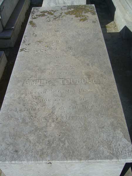 מַצֵּבה פון TOUBOUL Emile