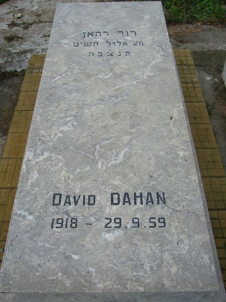 Grafsteen van DAHAN David