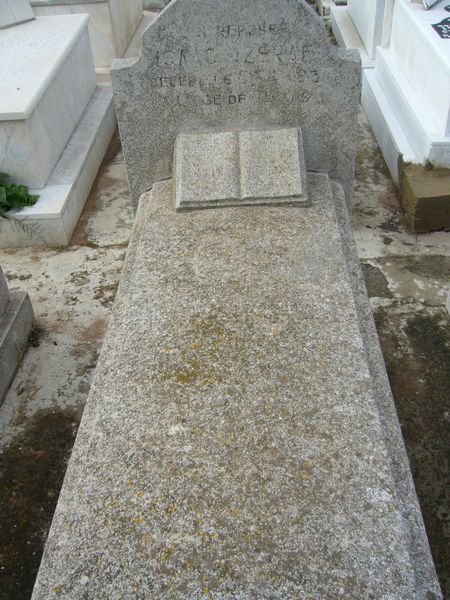 AZERAF Isaac fejfája