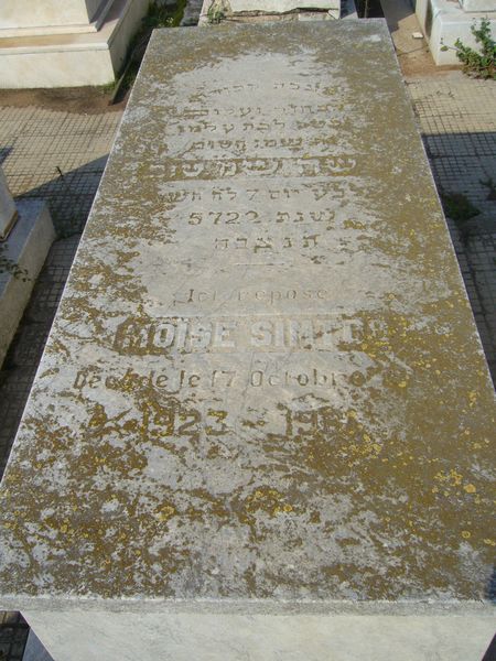 מַצֵּבה פון SIMTOB Moise