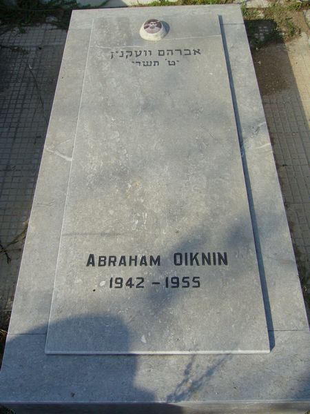 OIKNINE Abraham fejfája