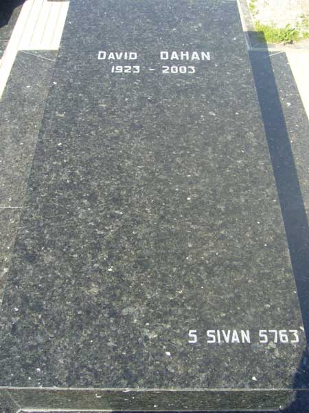 Grafsteen van DAHAN David