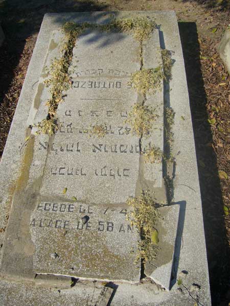 Tombstone of OUTMEZGUINE Eliyahou