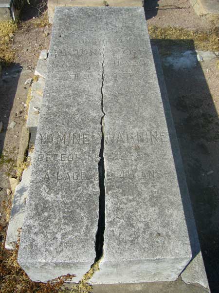 Stèle de WAKNINE Yamine