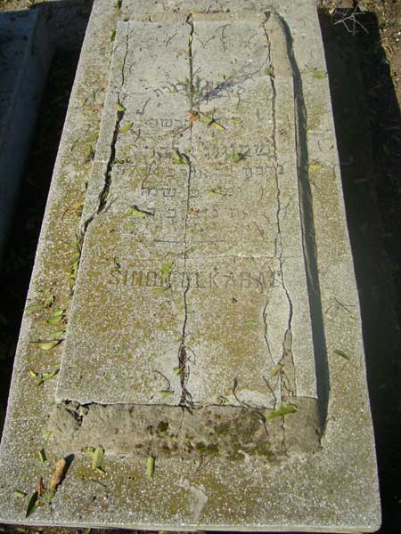 Grafsteen van ELKABAS Simon