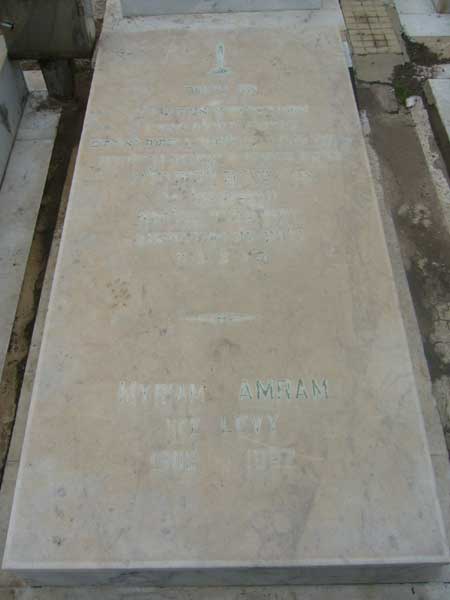 מַצֵּבה פון AMRAM Myriam