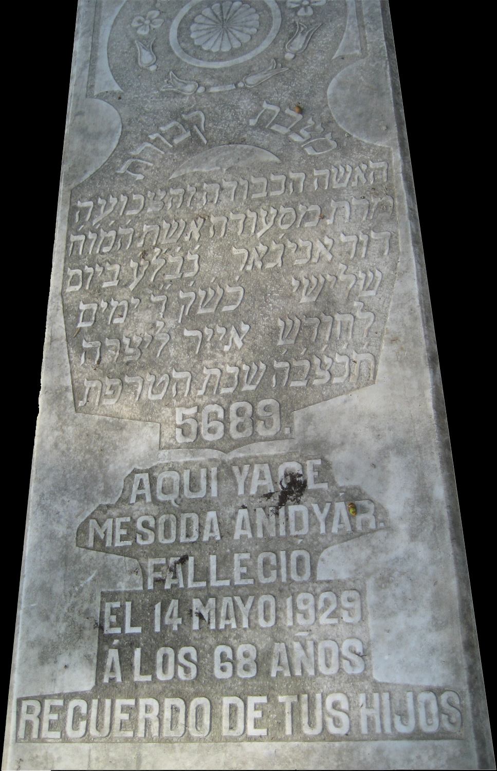 Lápide de Anydiar Mesoda