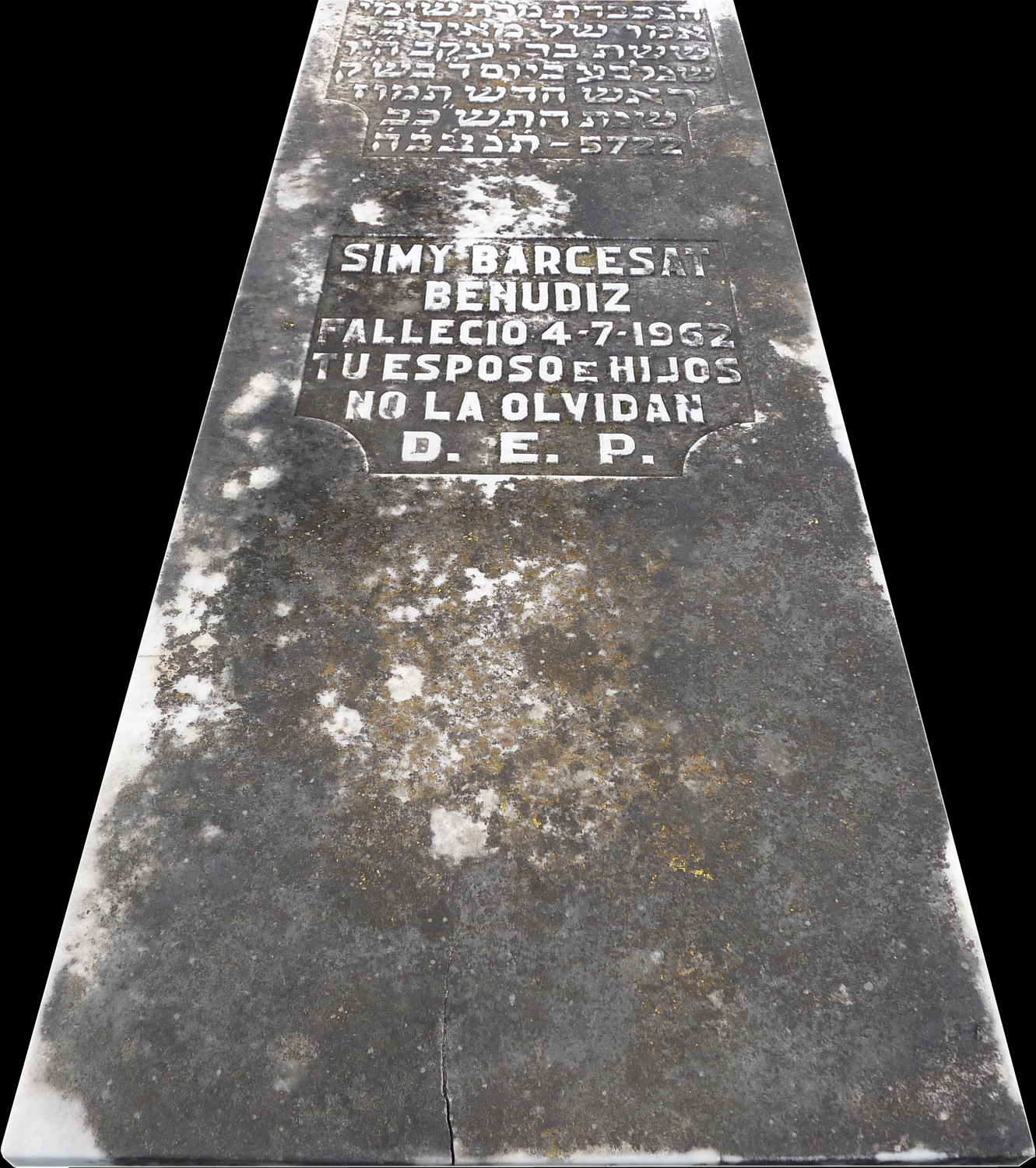 Grafsteen van Benudiz Simy