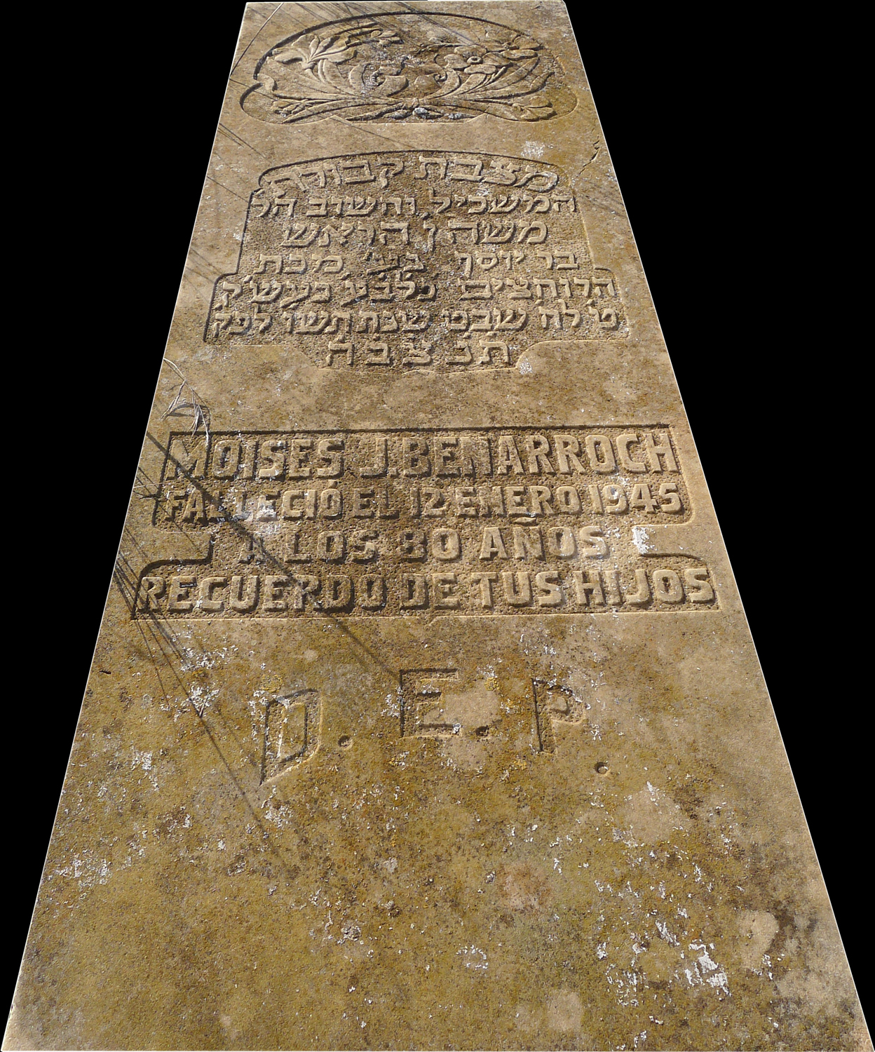 Grafsteen van Benarroch Moises