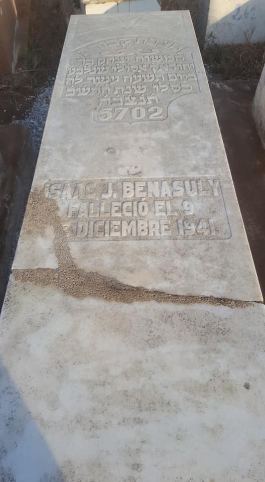 Grafsteen van Benasuly Isaac J.