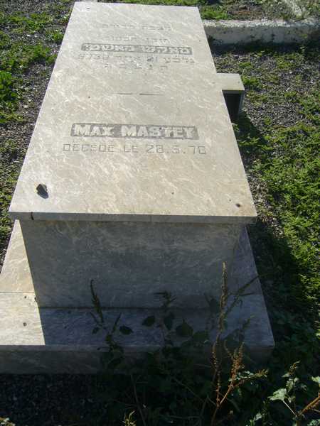 Lápide de mastey max