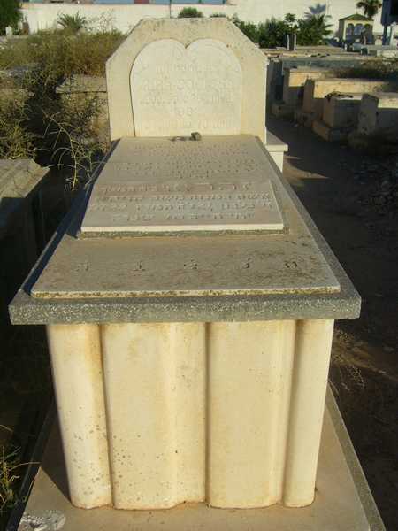 Lápide de suissa zhra