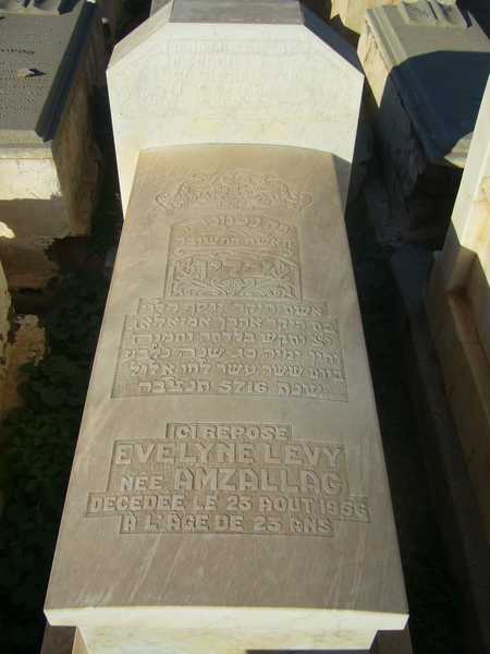 levy evelyne fejfája