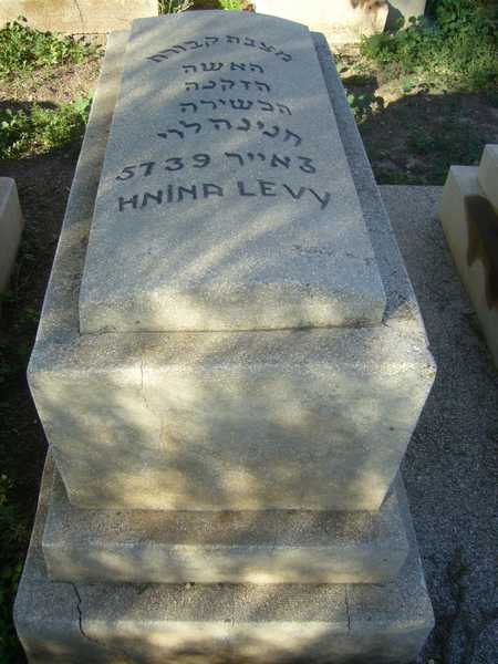 levy hnina fejfája