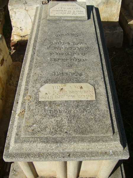 Grafsteen van bitton itto