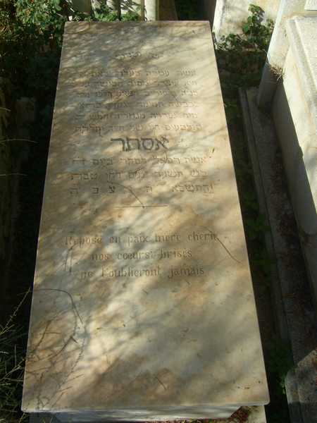 laskar esther fejfája