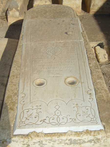 מצבת rosilio isaac