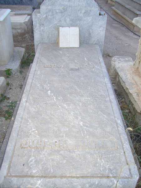 מַצֵּבה פון touaty joseph