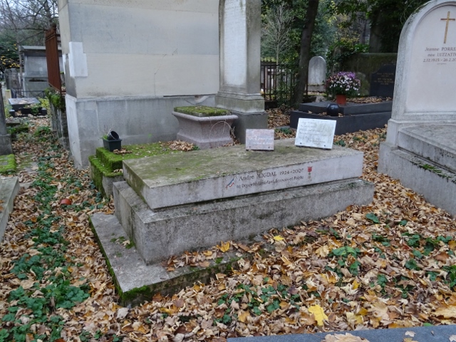 Grafsteen van MIGDAL André