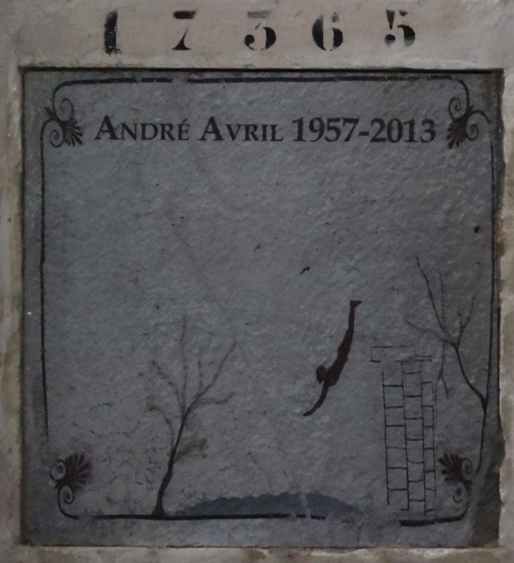 מצבת AVRIL André