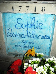 מַצֵּבה פון EDMOND-VILLANUEVA Sophie