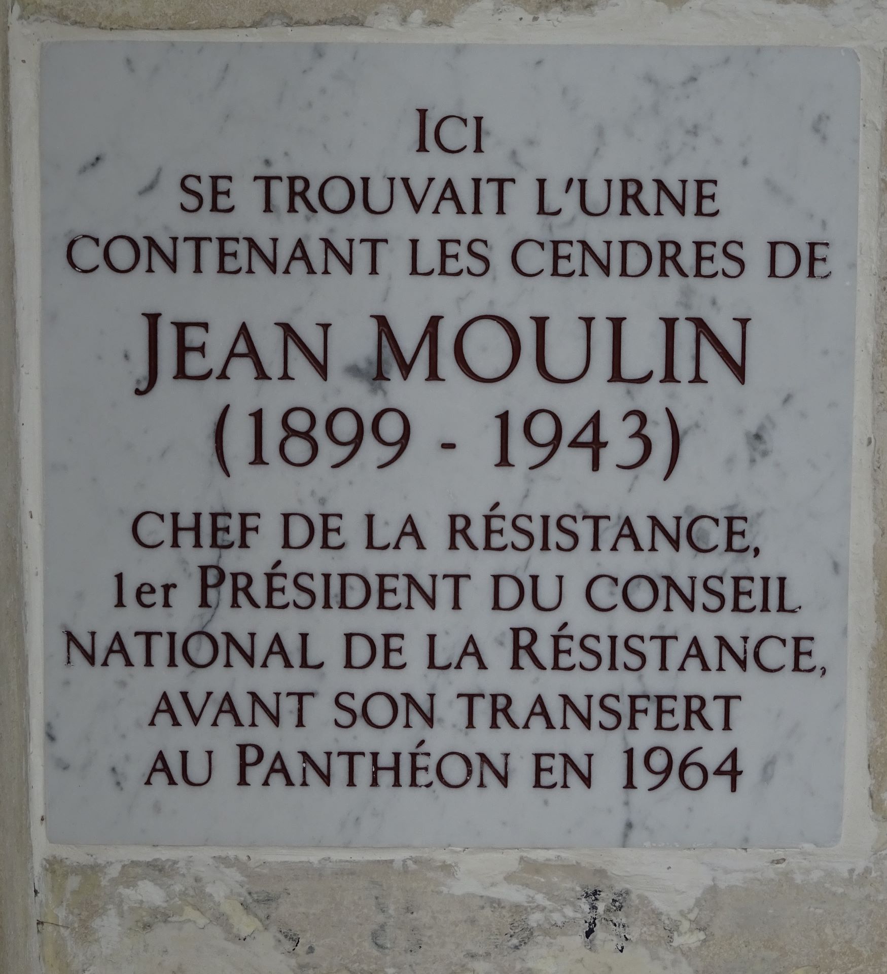 מצבת MOULIN Jean