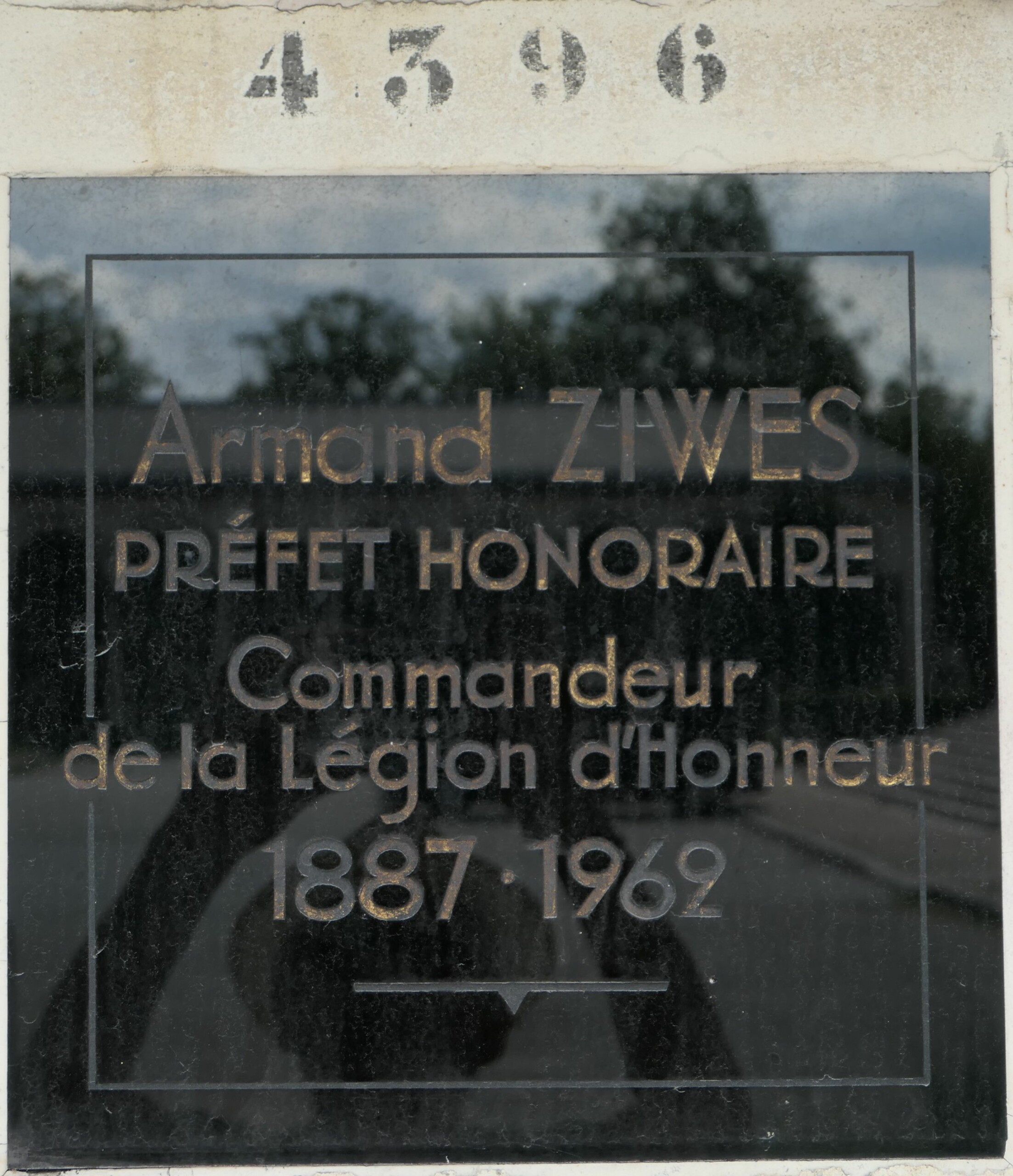 מַצֵּבה פון ZIWES Armand