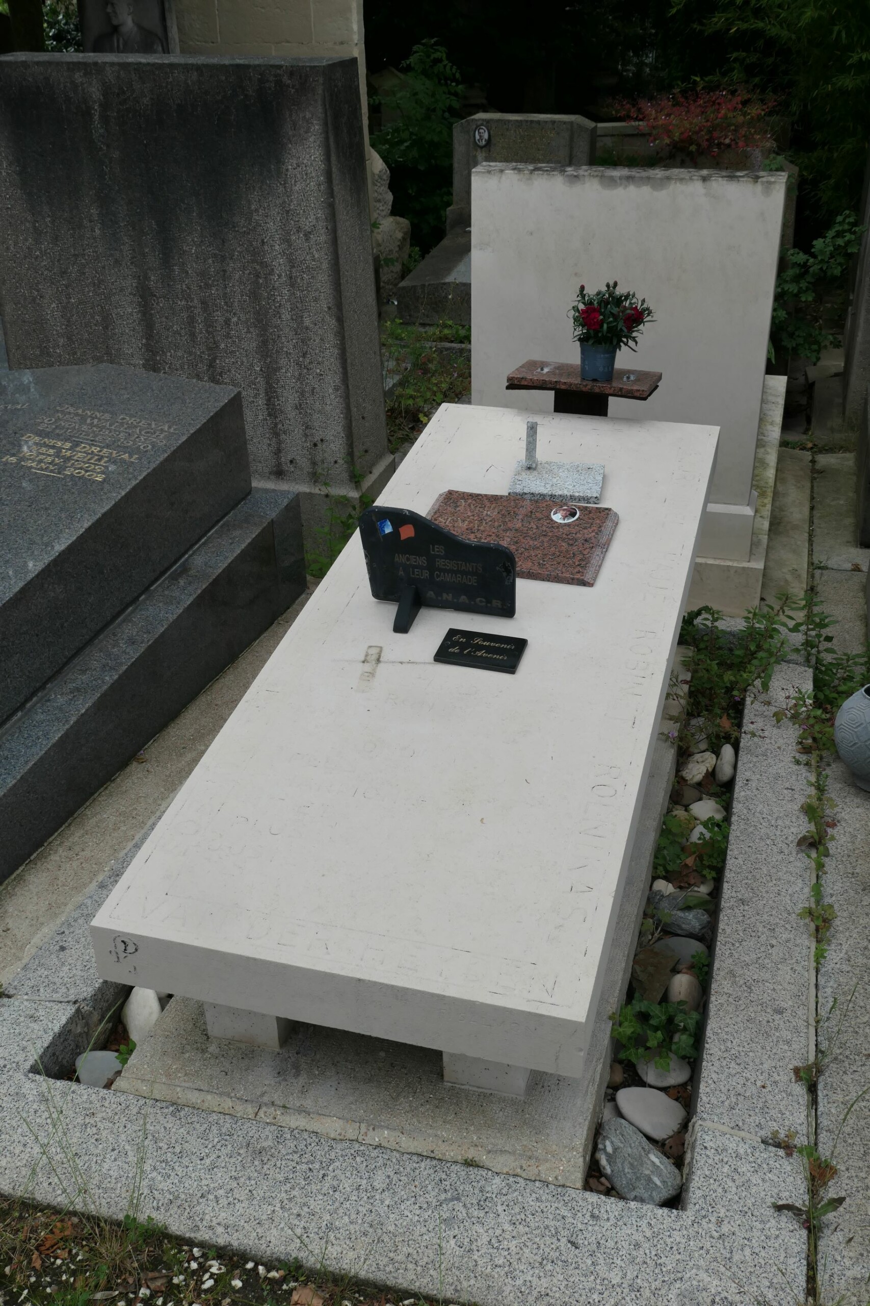 Stèle de ROLNIKAS Michel