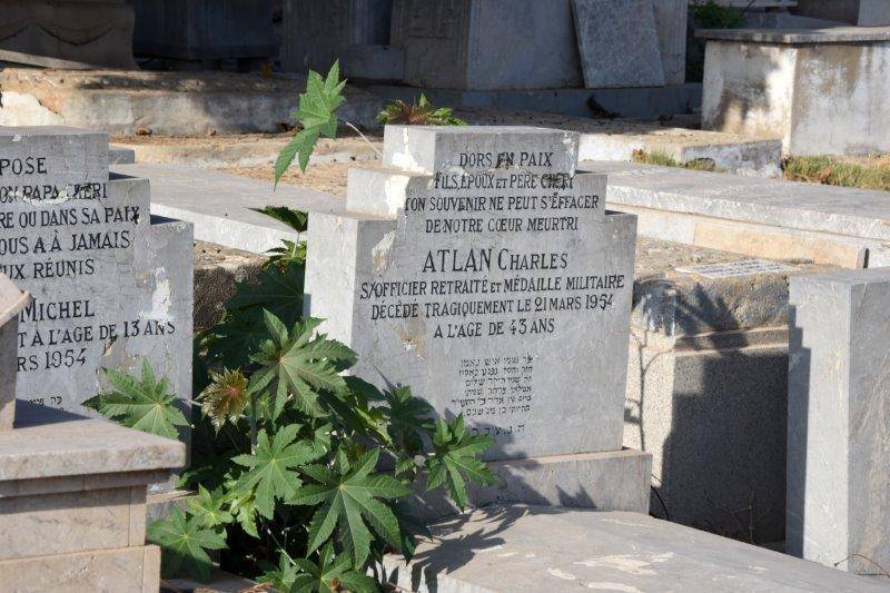 מַצֵּבה פון ATLAND Charles