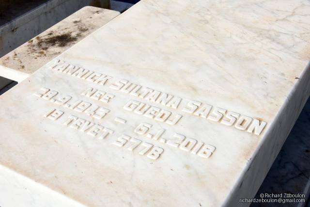 מַצֵּבה פון Sasson Yannick
