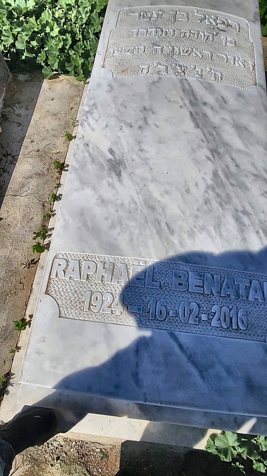 מַצֵּבה פון Benatar Raphael