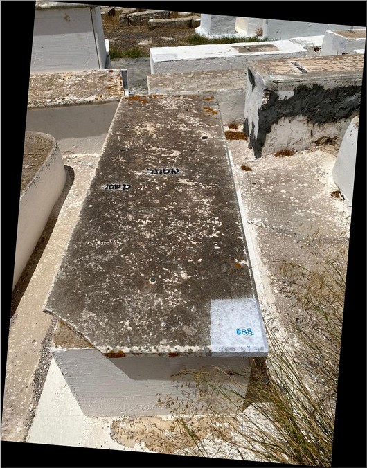 מצבת Bensabath Esther