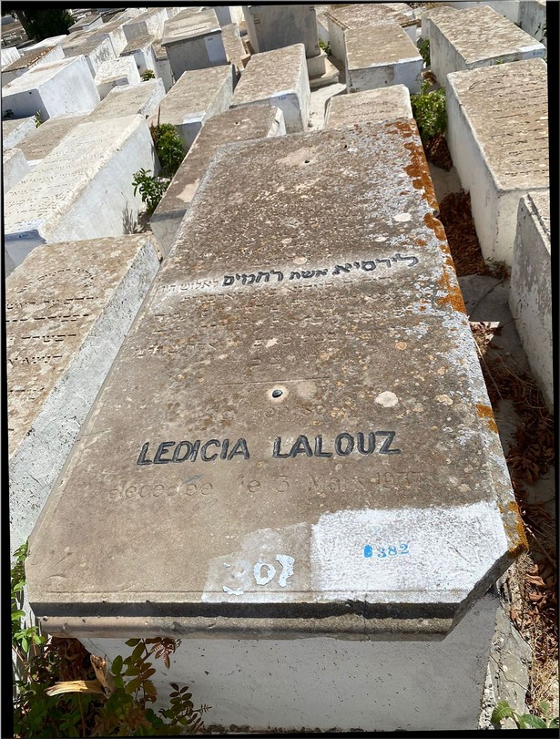 מַצֵּבה פון Lalouz Leticia
