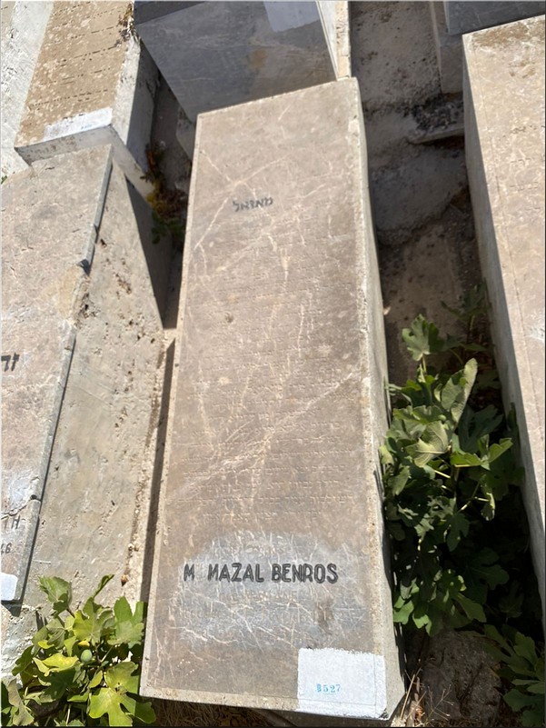 Benros Mazal 的墓碑
